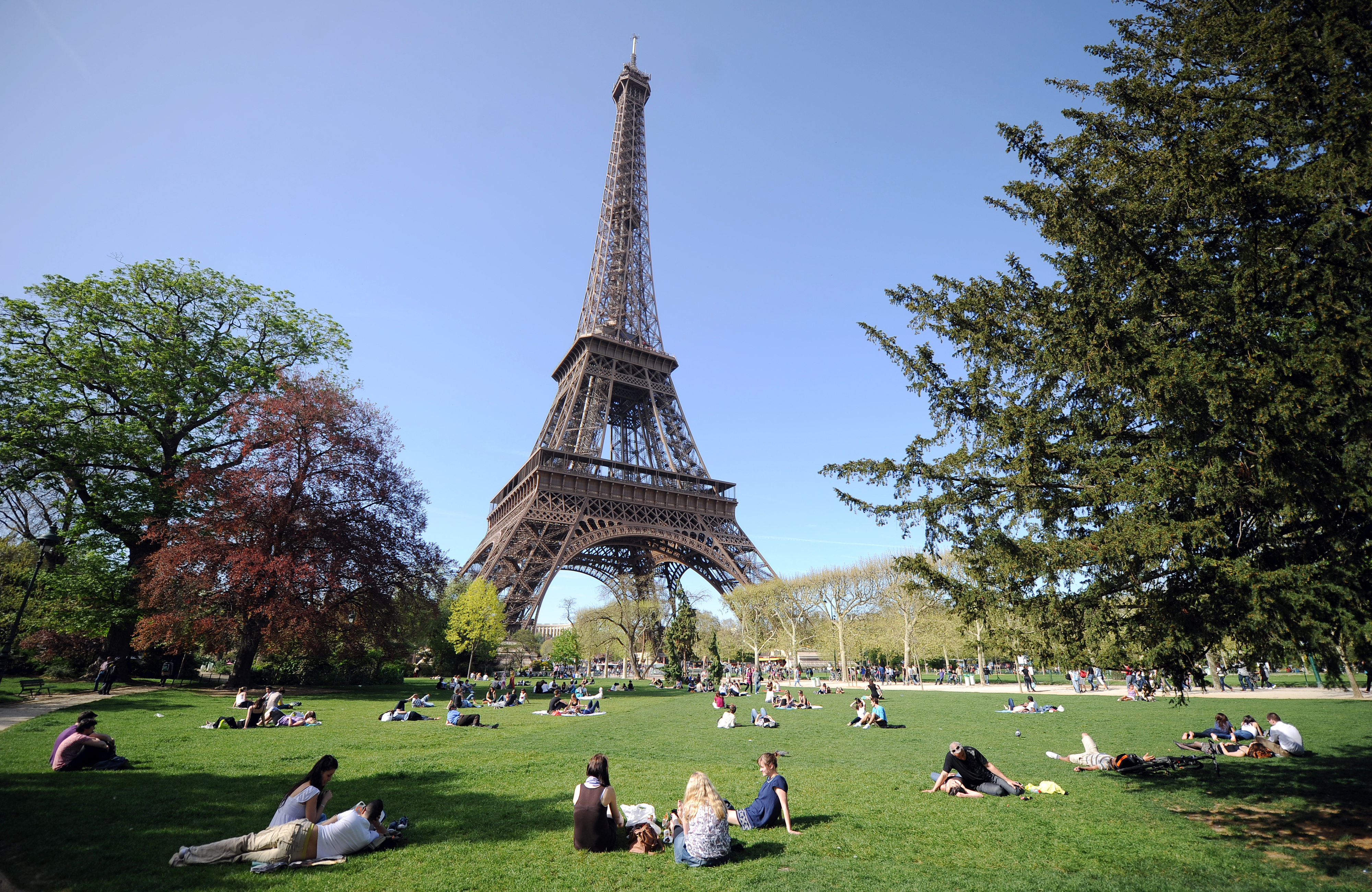 Достопримечательность Парижа Эйфелева башня