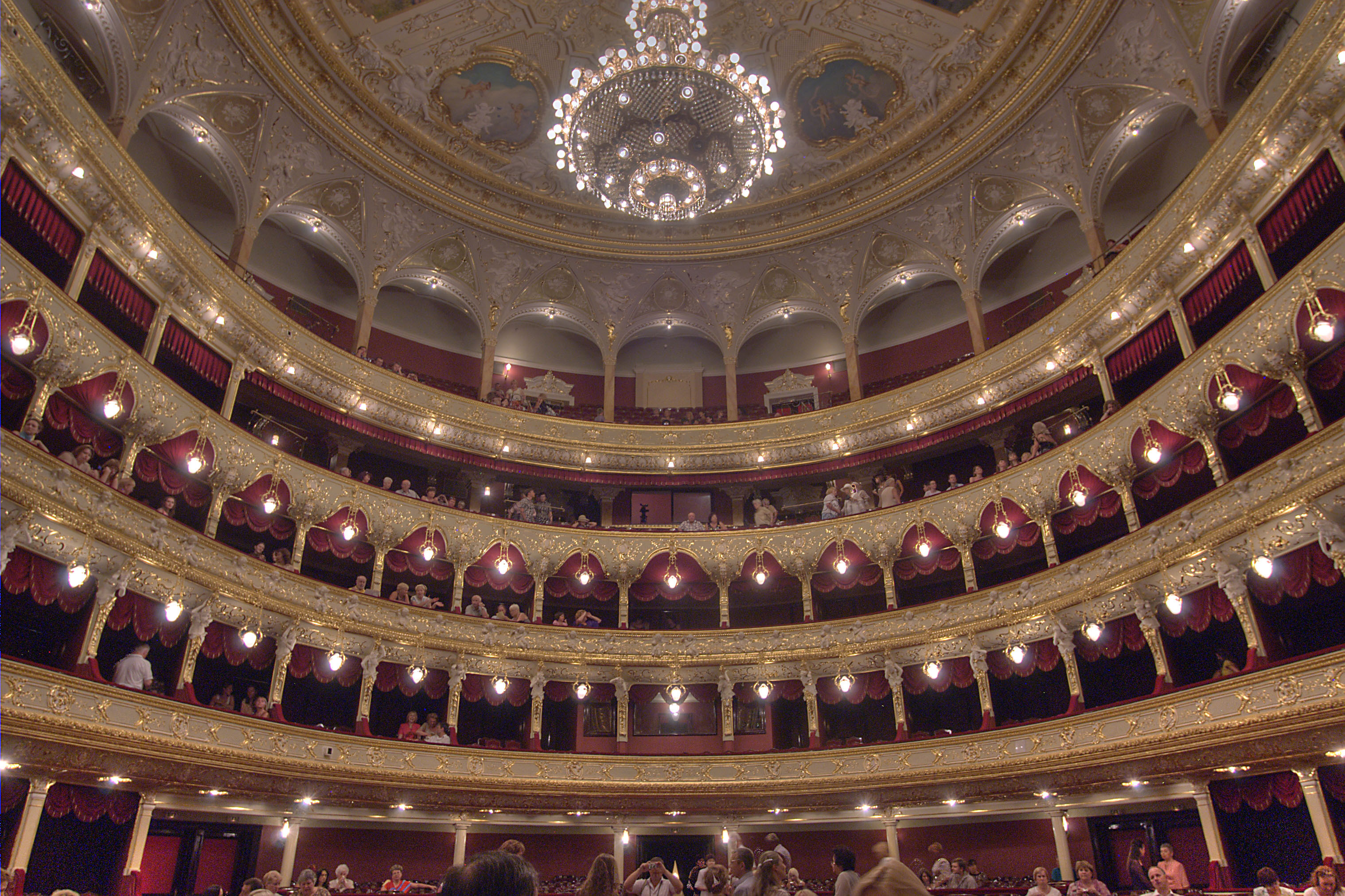 Оперный театр в Болгарии