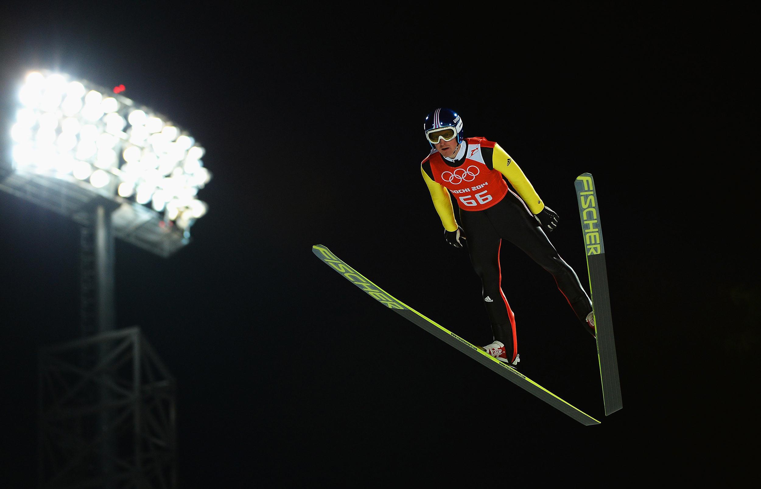 Первые прыжки с трамплина на лыжах. Прыжки с трамплина Сочи 2014. Зеверин Фройнд, немецкий прыгун на лыжах. Олаф Рюэ прыжки с трамплина.
